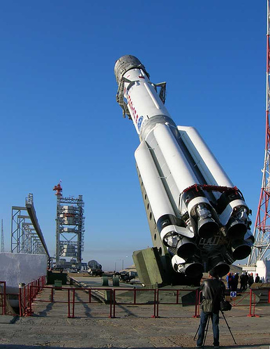 Illustration for article titled Giant Cold-War Era Russian Proton Rocket Successfully Launches Giant Satellite Into Space